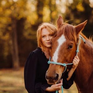 Meet your Posher, Carolina